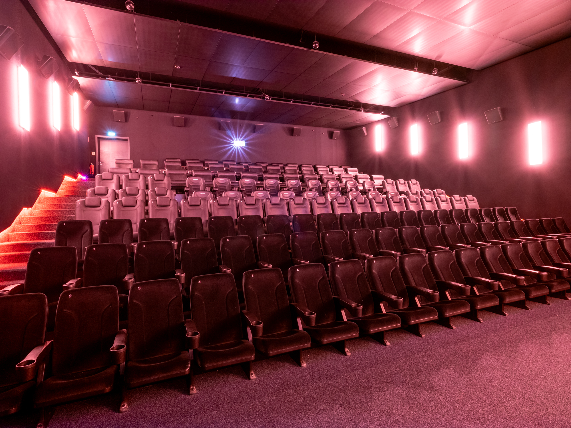 Penzing_Saal_3_front1