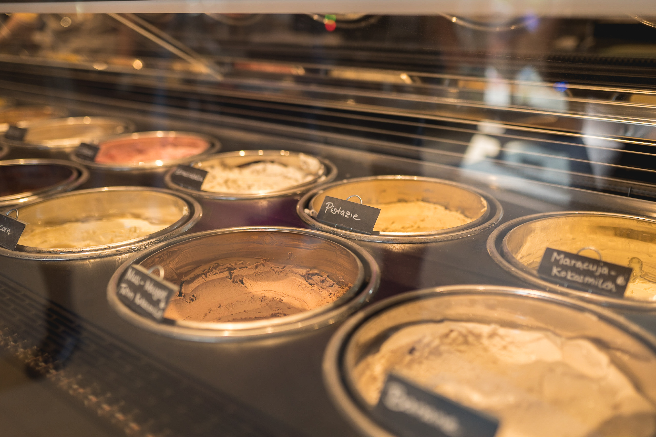 Die Eistheke bei den Eisfreunden