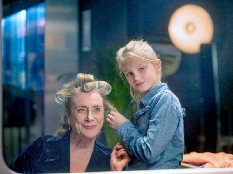 Szenenbild zu Romys Salon