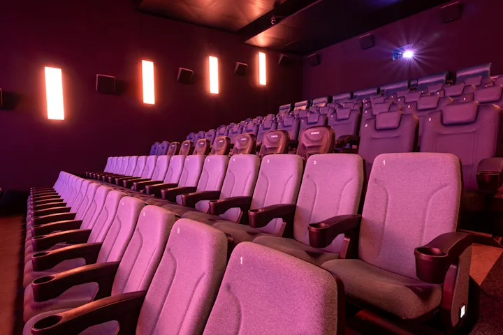 Penzing_Saal_2_front_side1