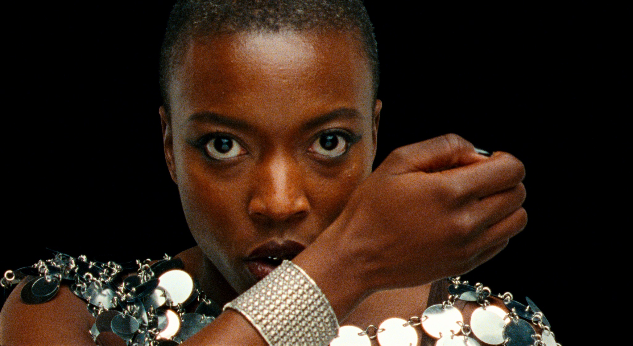 Szenenbild zu Reflection in a Dead Diamond