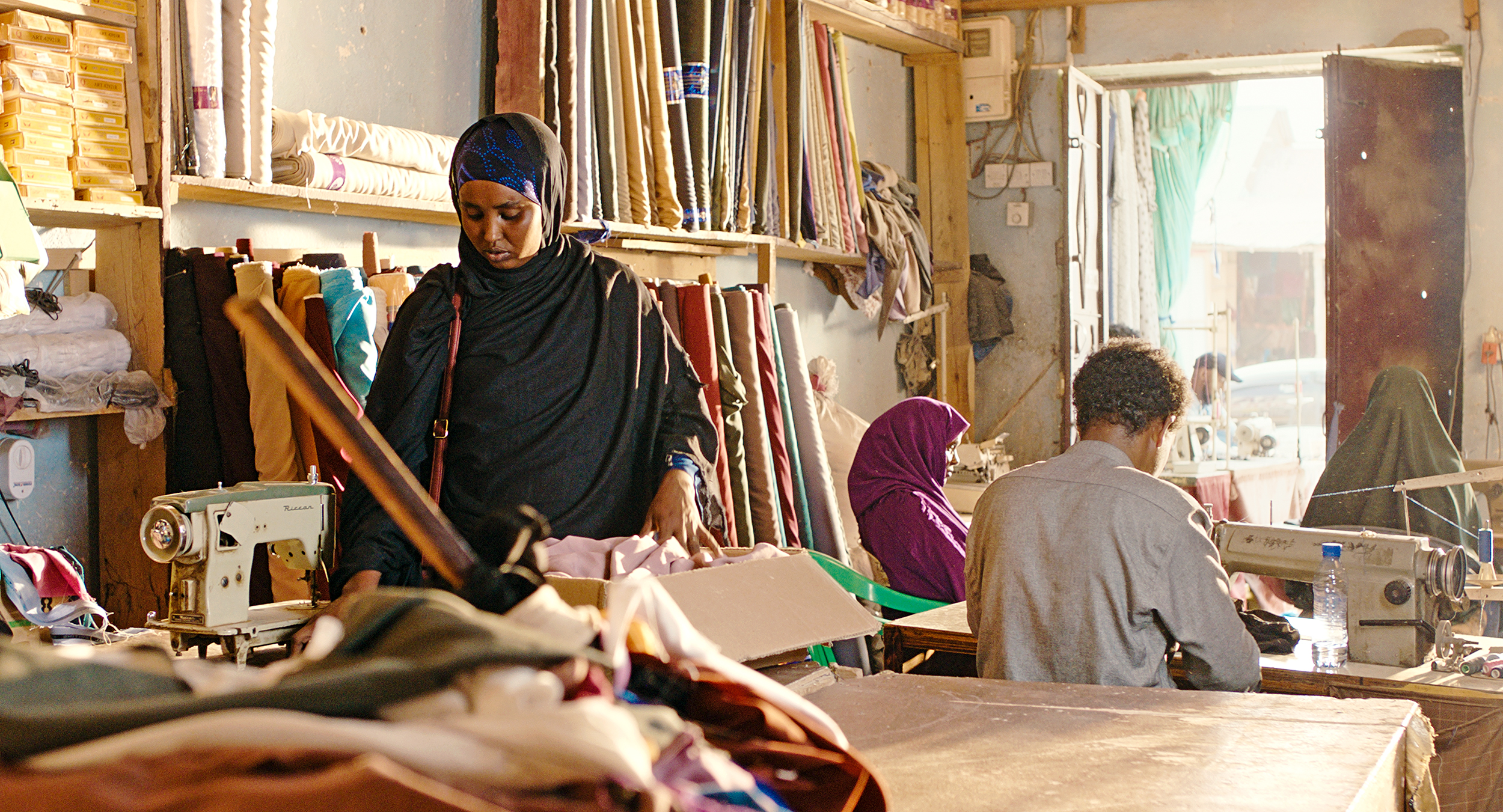 Szenenbild zu The Village Next To Paradise