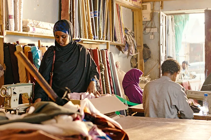 Szenenbild zu The Village Next To Paradise