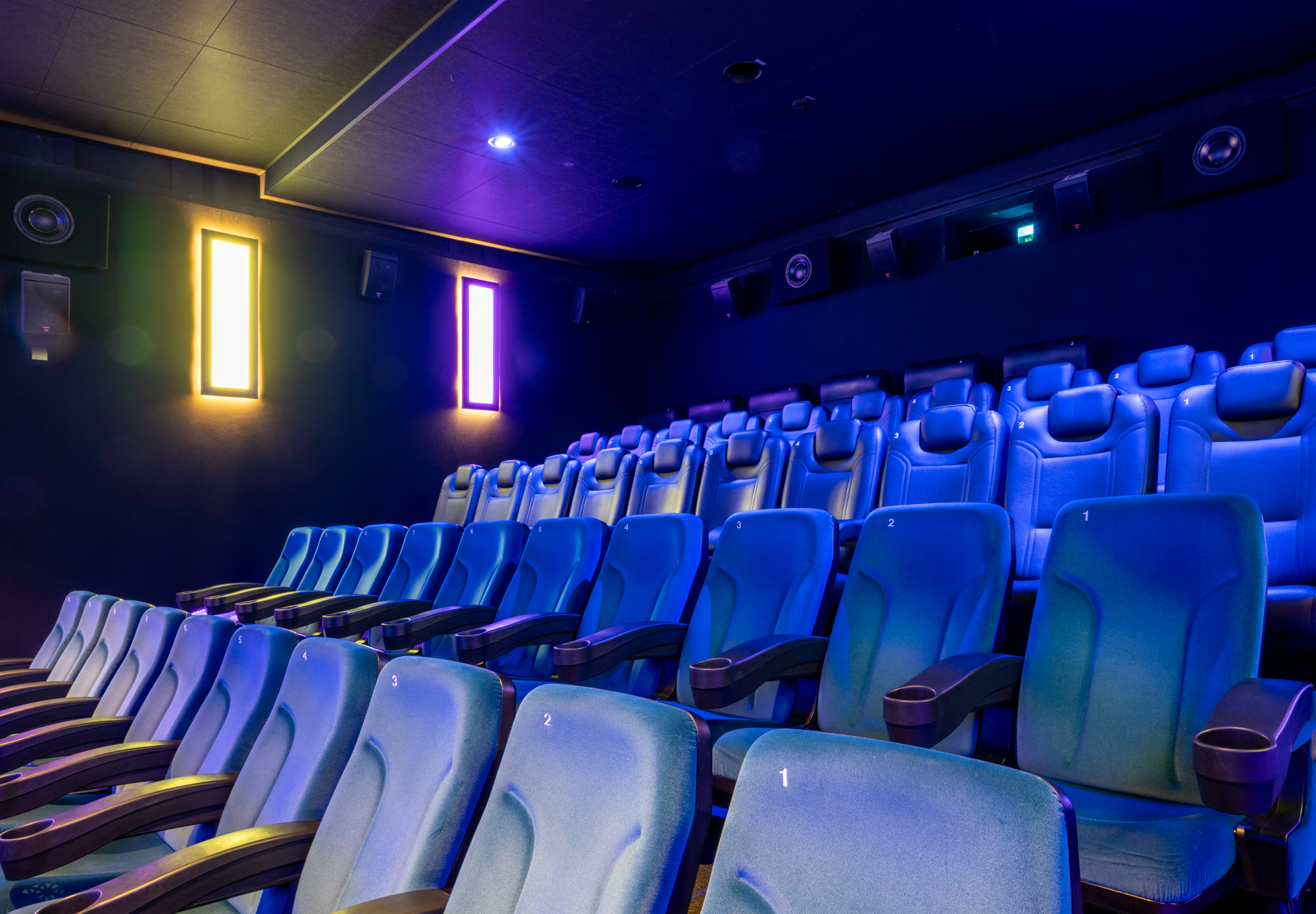 Meitingen_Saal_6_side_front