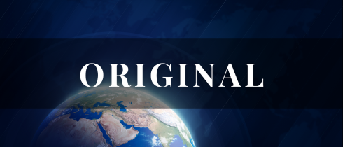 Dunkelblaue Grafik, die die Erde aus dem Weltall zeigt, darüber steht der Begriff "Original" geschrieben, um Filme in Originalversion zu beschreiben