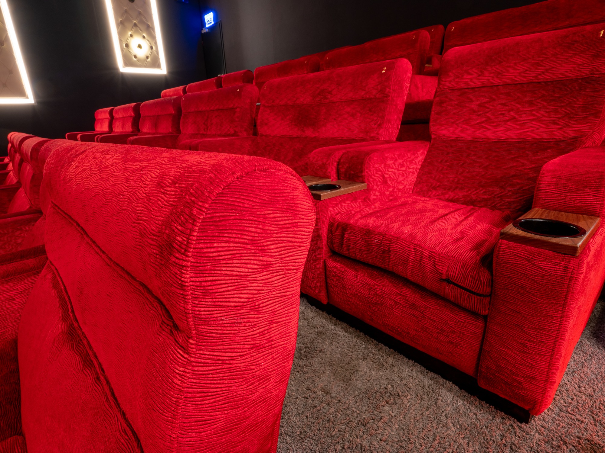 Penzing_Saal_11_LFL_side1