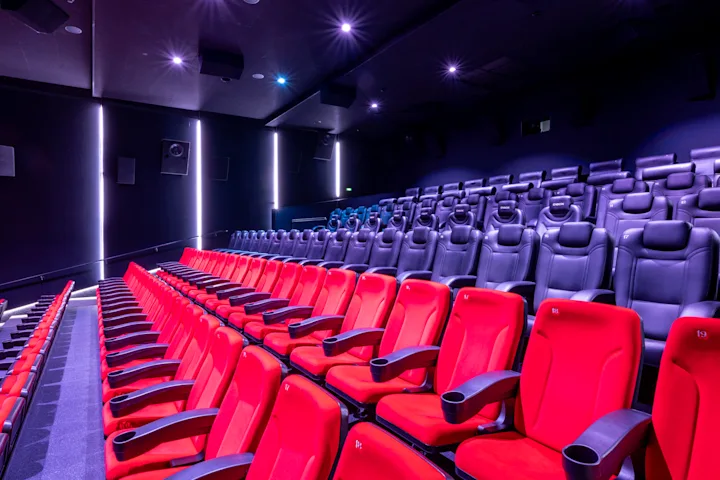 Meitingen_Saal_4_side_front1