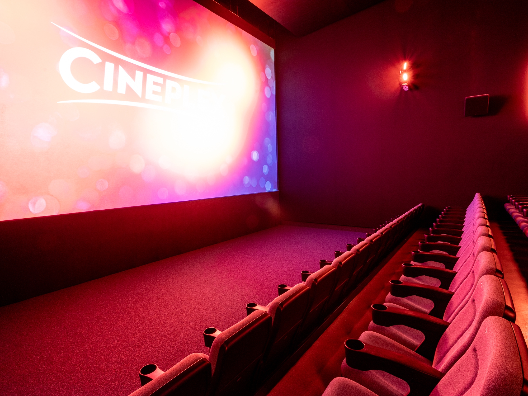 Penzing_Saal_1_back_side1