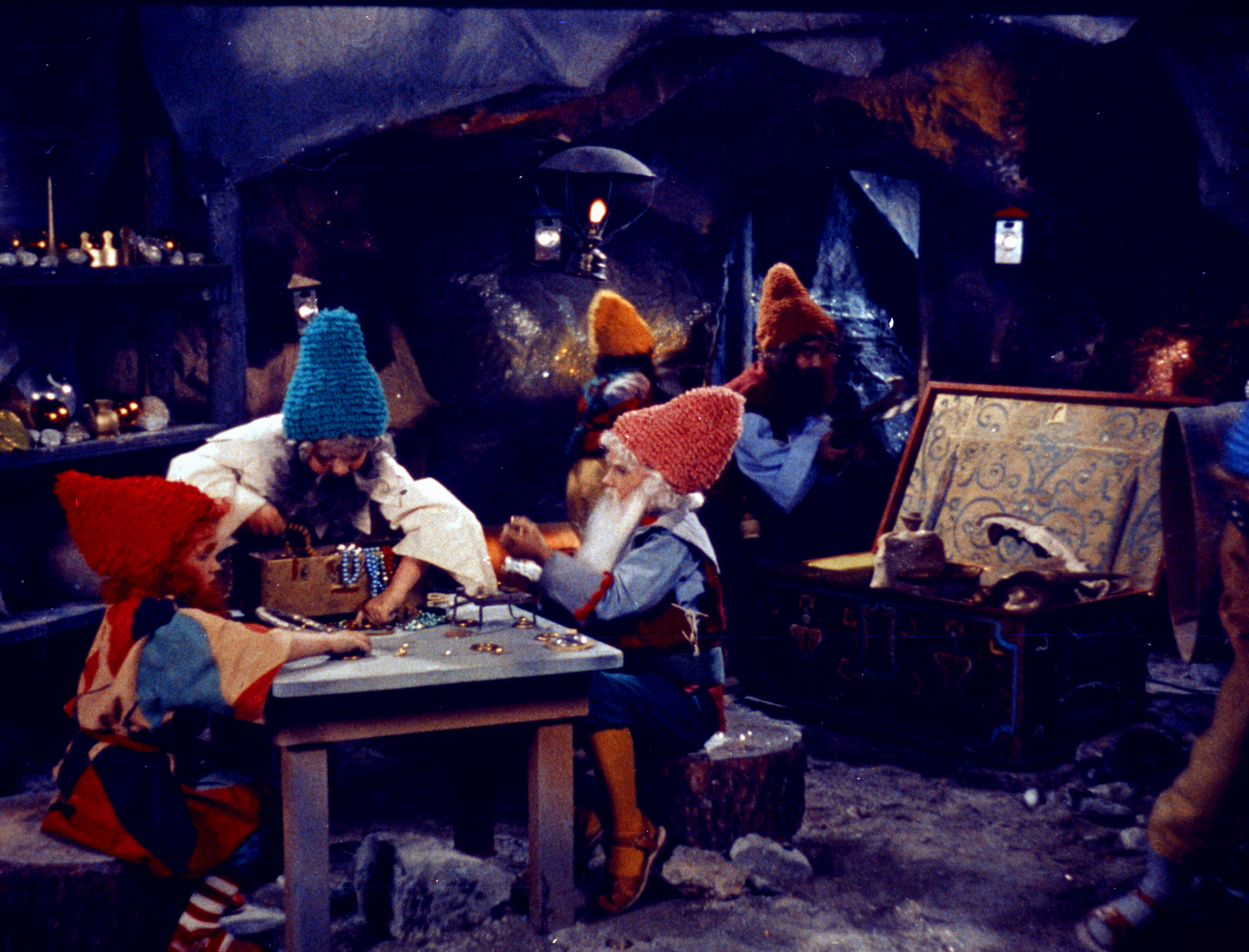 Szenenbild zu Schneewittchen und die 7 Zwerge