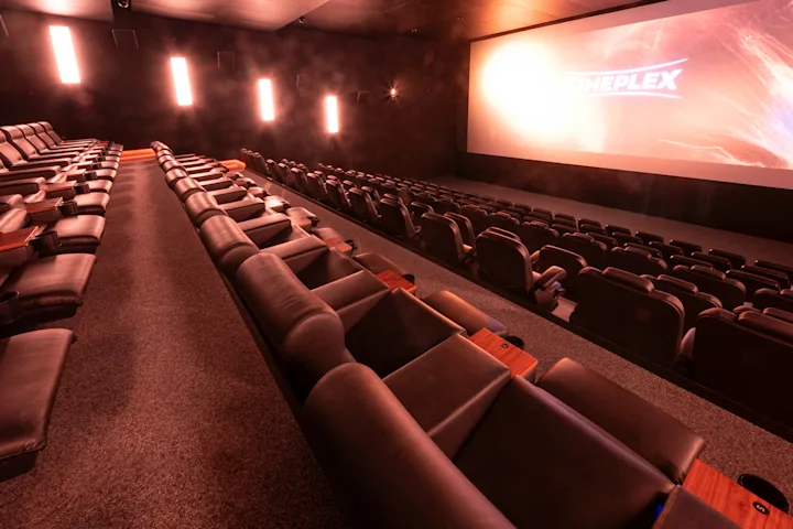 Penzing_Saal_3_side_front1