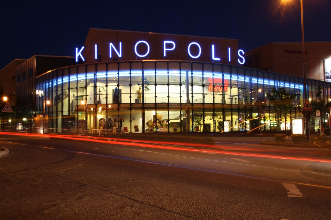 Kinopolis Leverkusen Aussenansicht bei Nacht