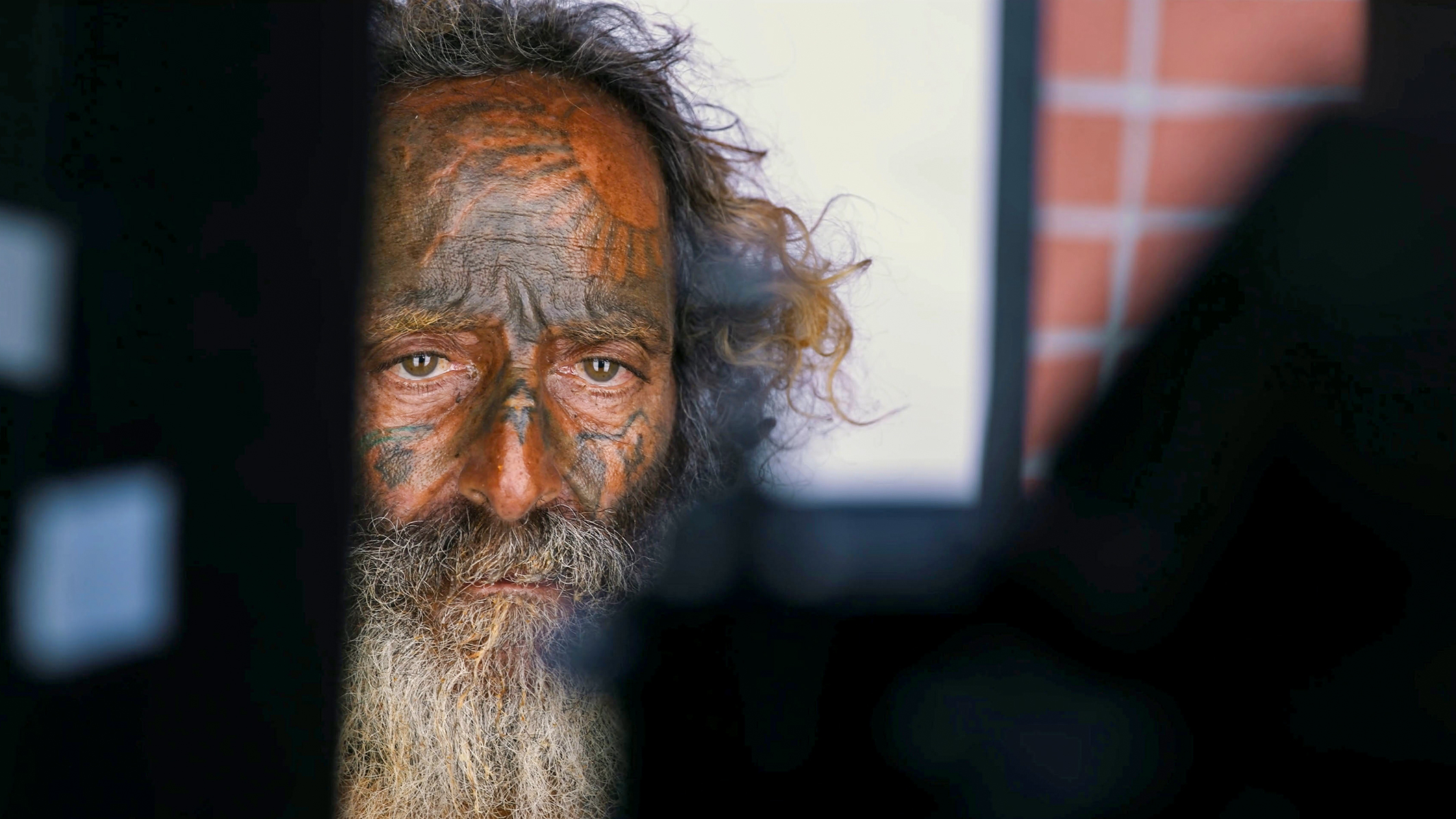 Szenenbild zu We All Bleed Red