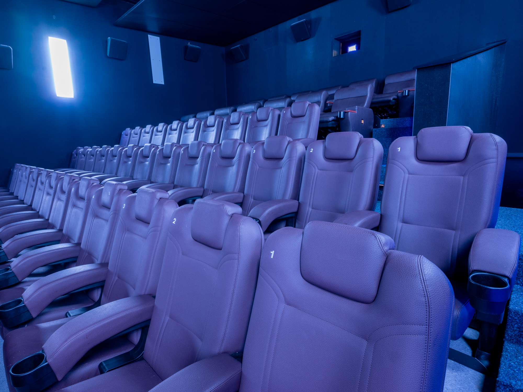 Penzing_Saal_7_front_side1