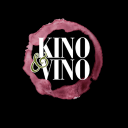 hier sieht man das Logo der Reihe Kino & Vino. Den Schriftzug sieht man in einem Weinfleck.