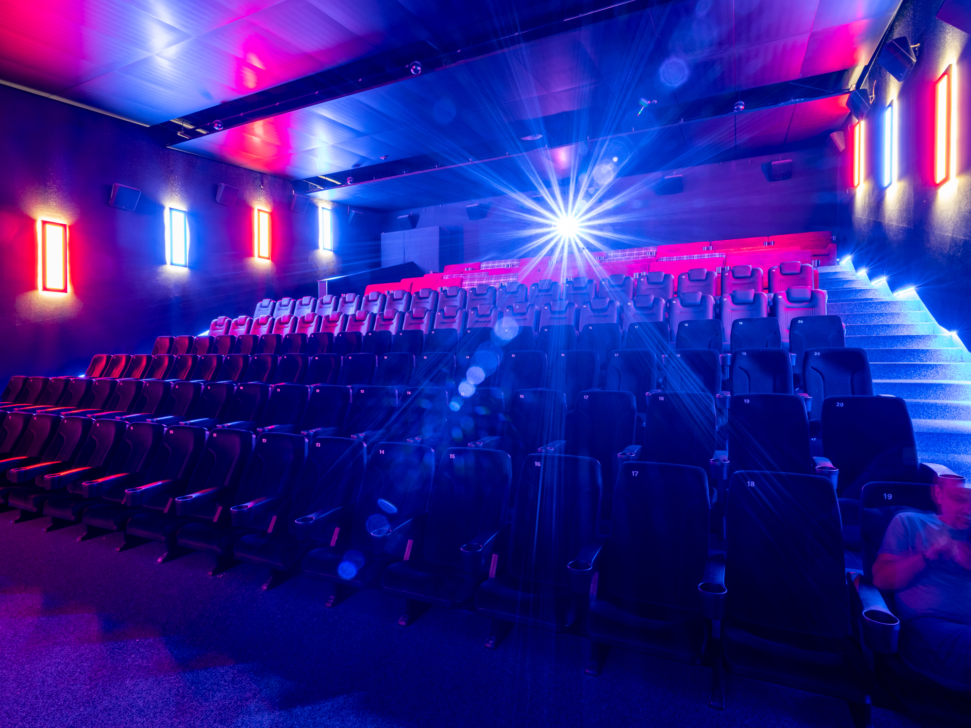 Penzing_Saal_8_front2