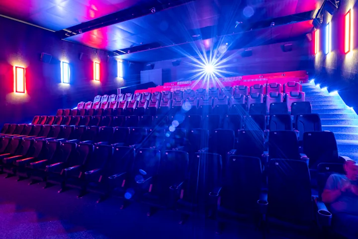 Penzing_Saal_8_front2