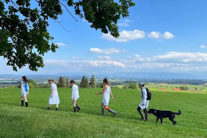 Szenenbild zu Überall gibt es ein Hausen