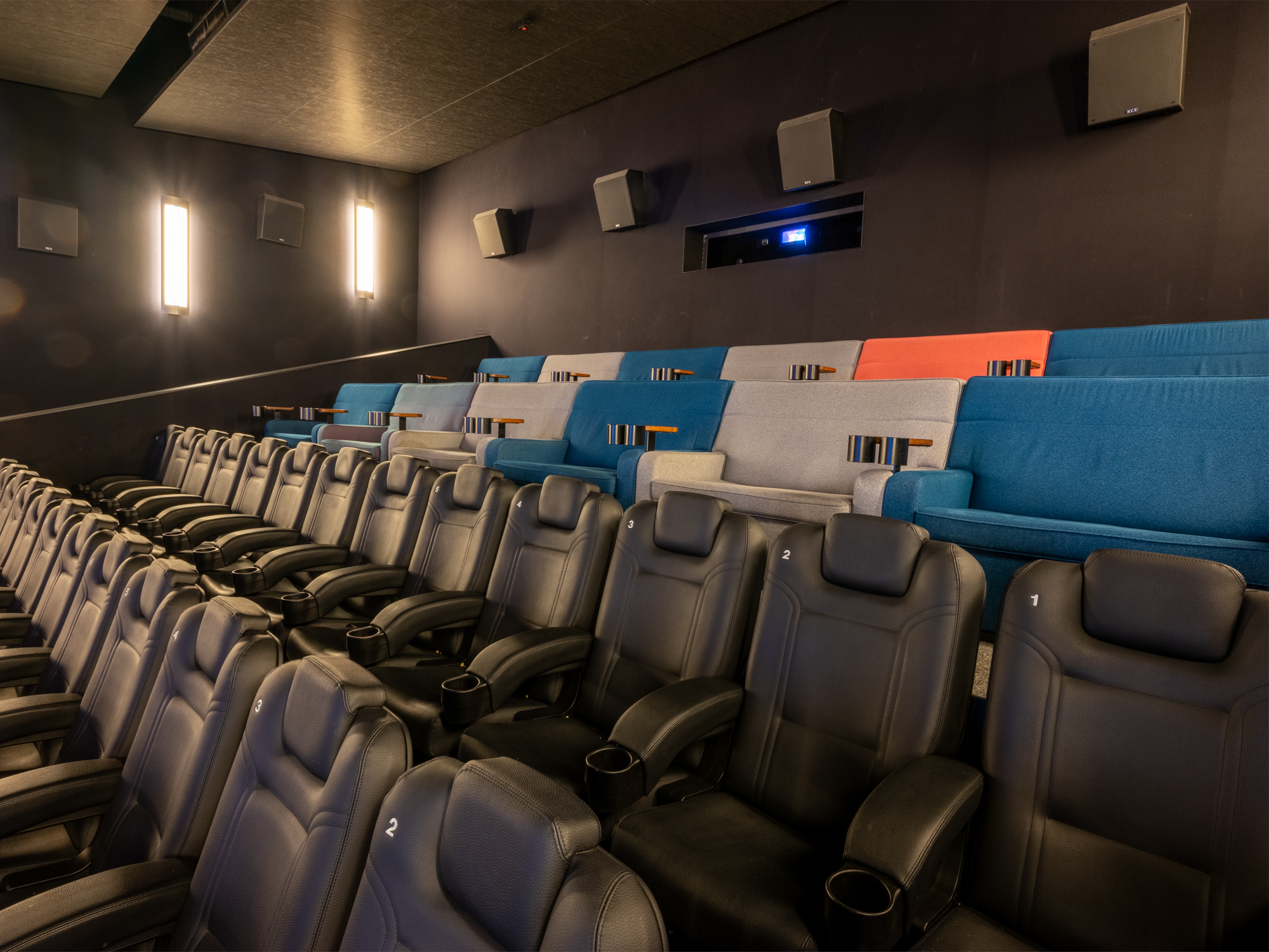 Memmingen_Saal_5_side_front_HDR