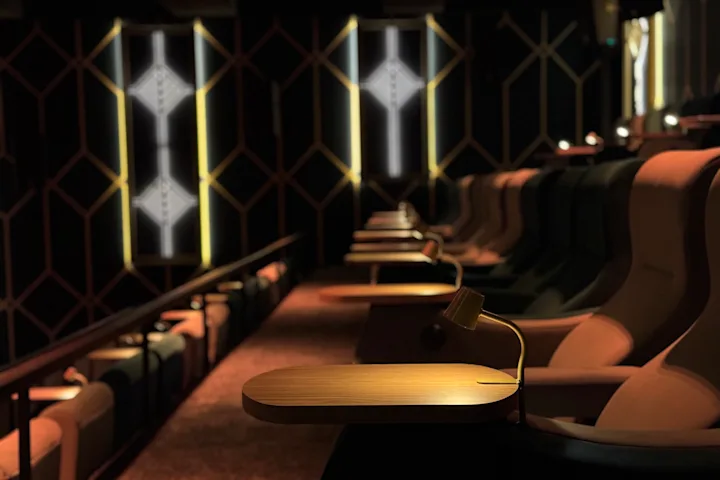 Stühle und Tische Saal 2