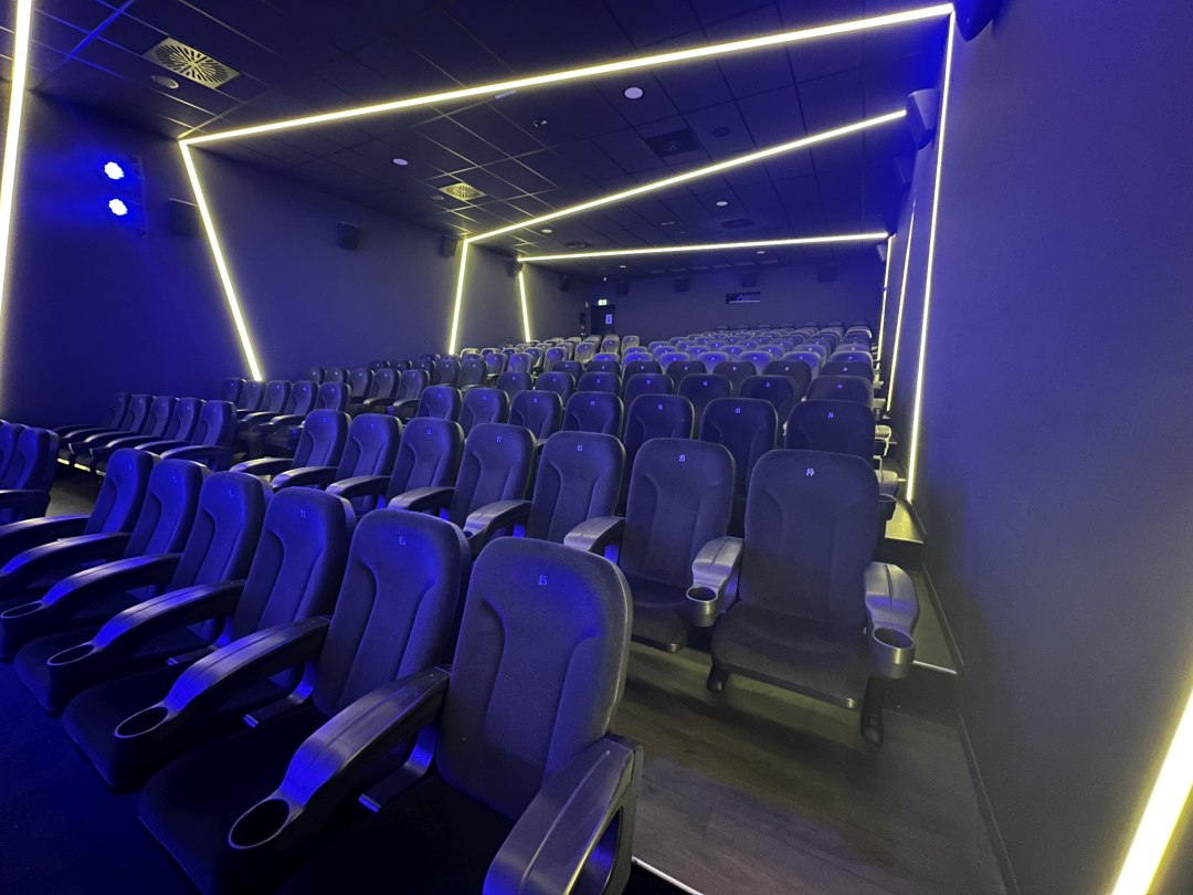 Cineplex Koeln Kino 6 vorne horizontal