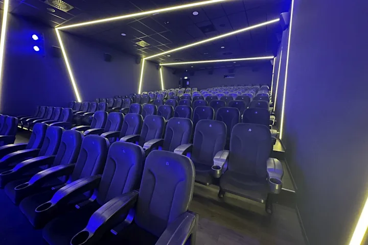 Cineplex Koeln Kino 6 vorne horizontal