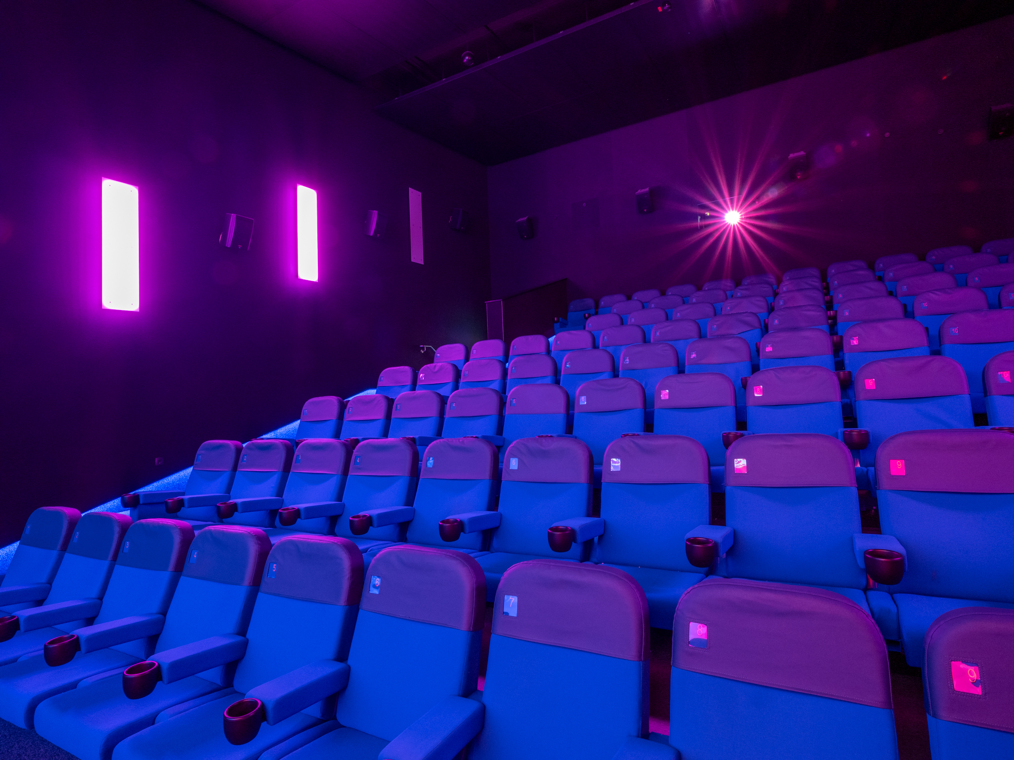 Penzing_Saal_6_front1