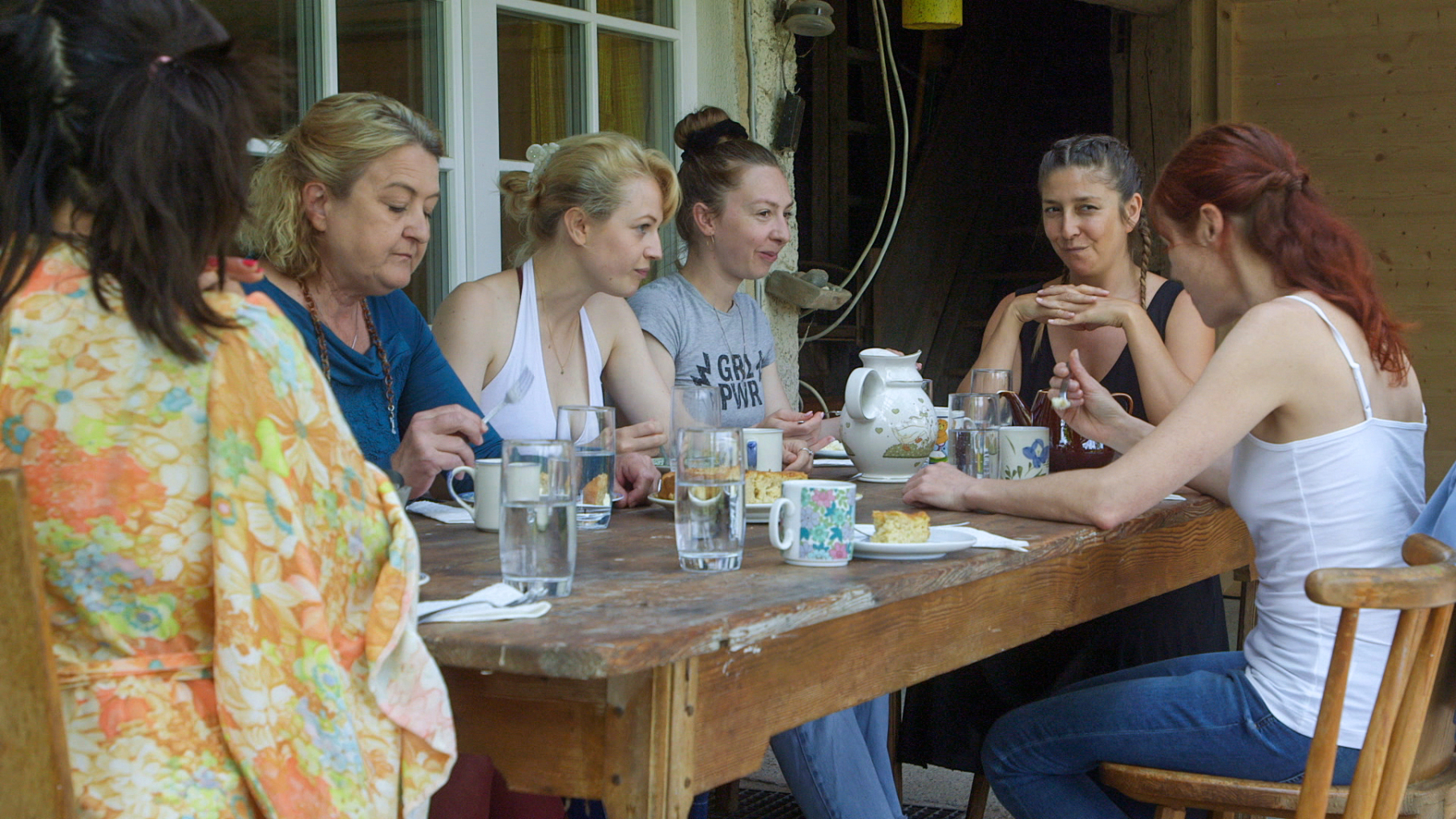 Szenenbild zu Überall gibt es ein Hausen