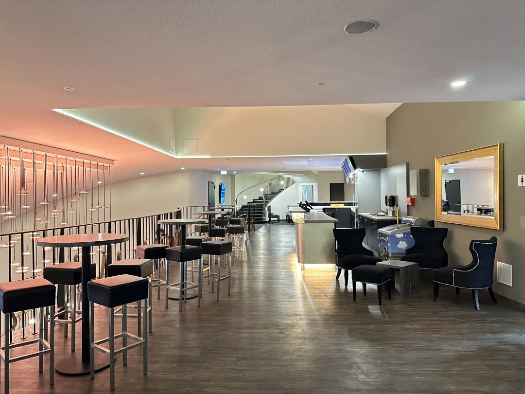 Cineplex Koeln oberes Foyer