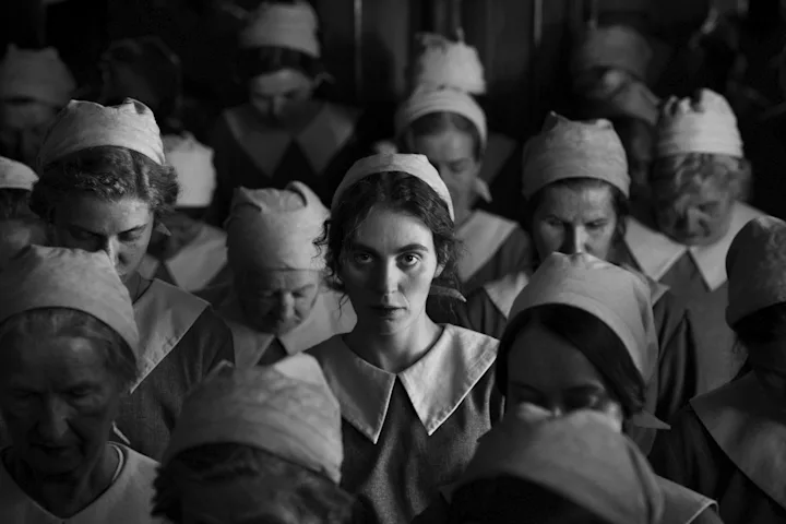 Szenenbild zu Das Mädchen mit der Nadel