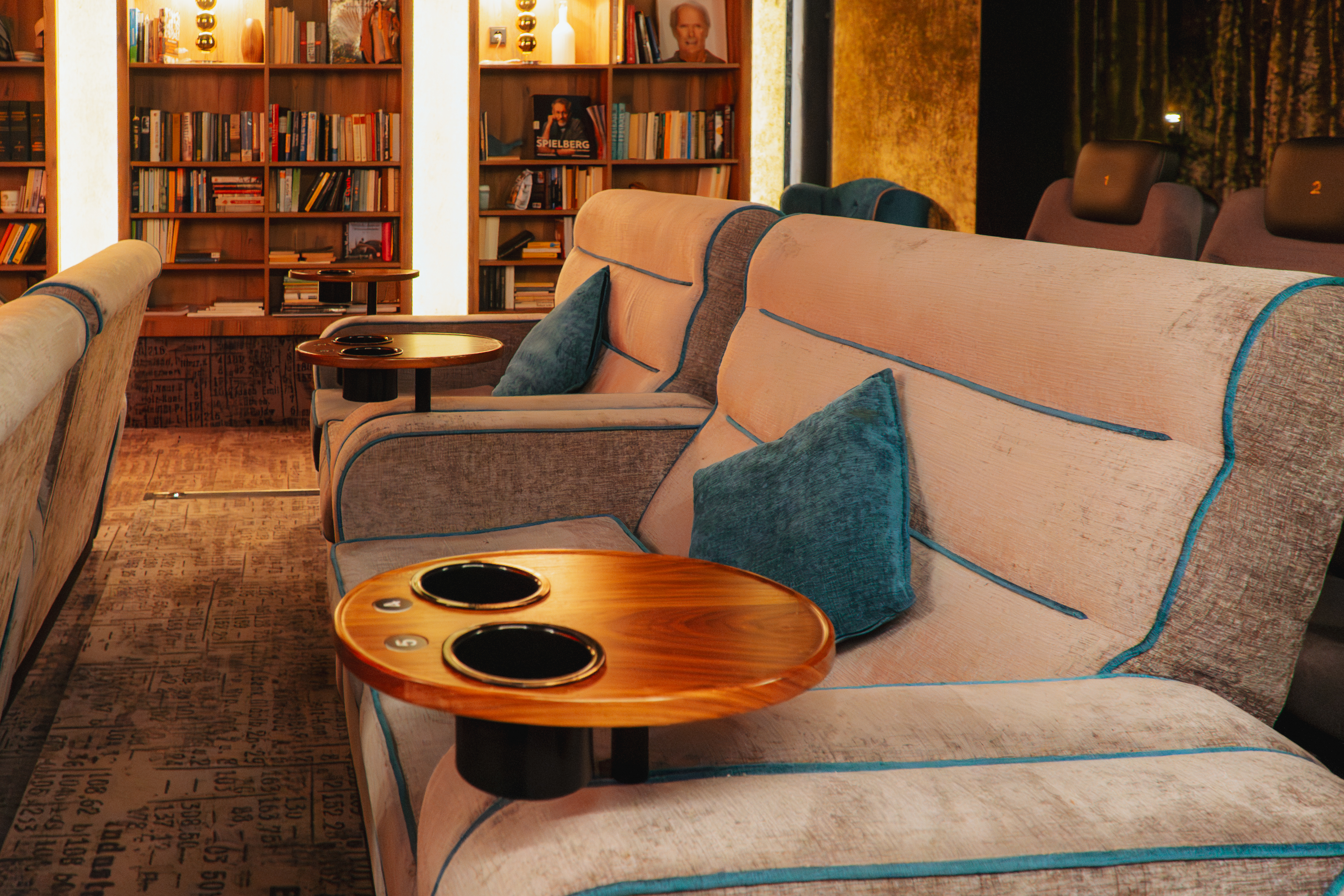 Bad Hersfeld Kinosaal Luxor Sofa