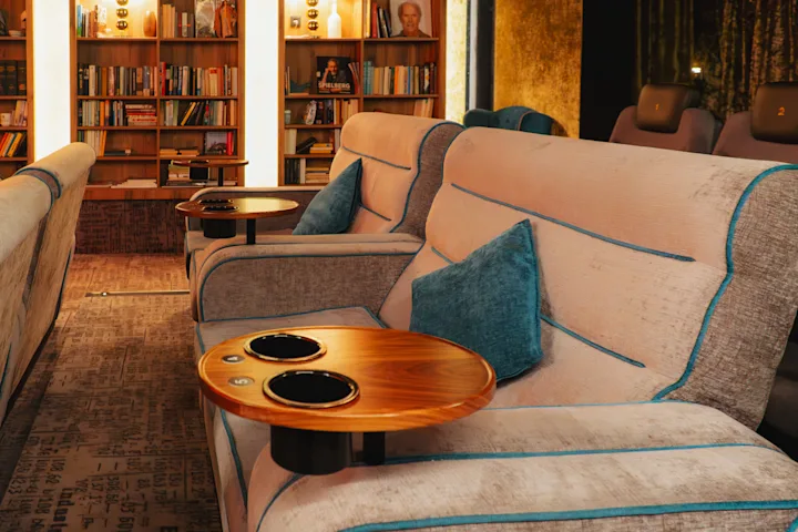 Bad Hersfeld Kinosaal Luxor Sofa