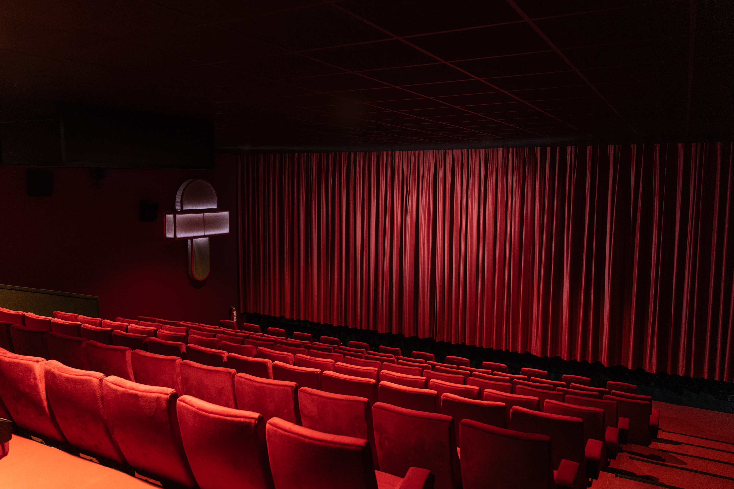 Spandau Bild Saal rot