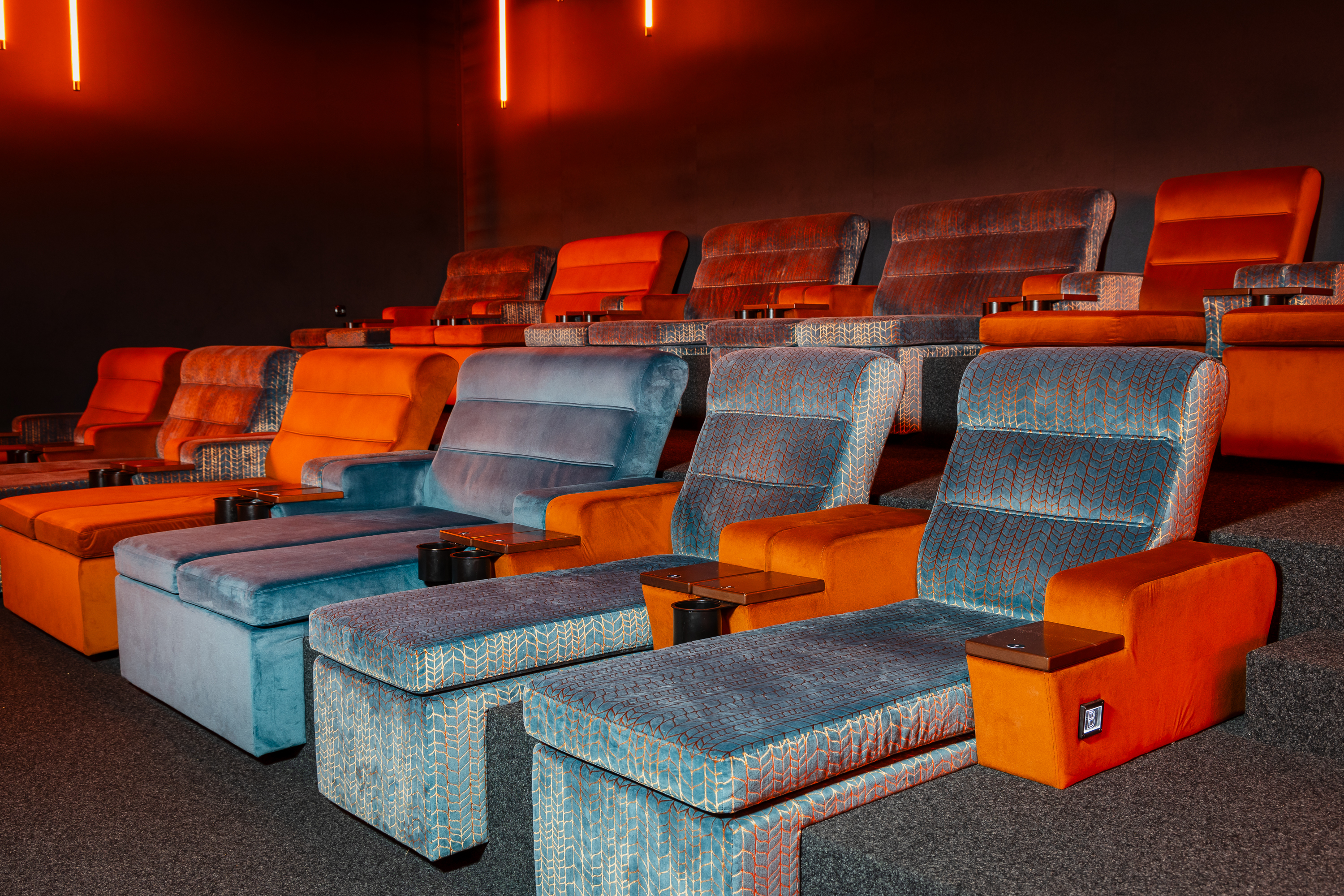 Pfaffenhofen_Saal_2_sofas