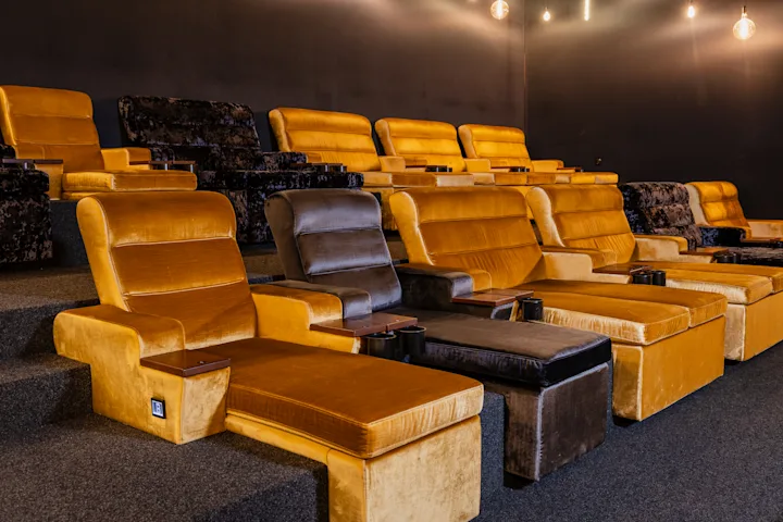 Pfaffenhofen_Saal_3_sofa1