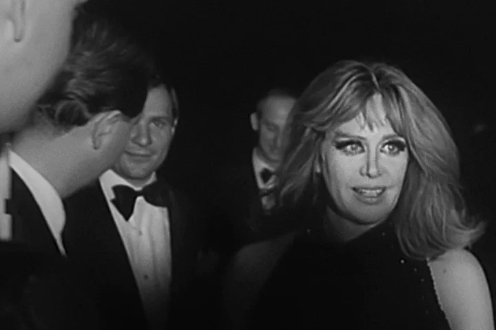 Szenenbild zu Ich will alles. Hildegard Knef