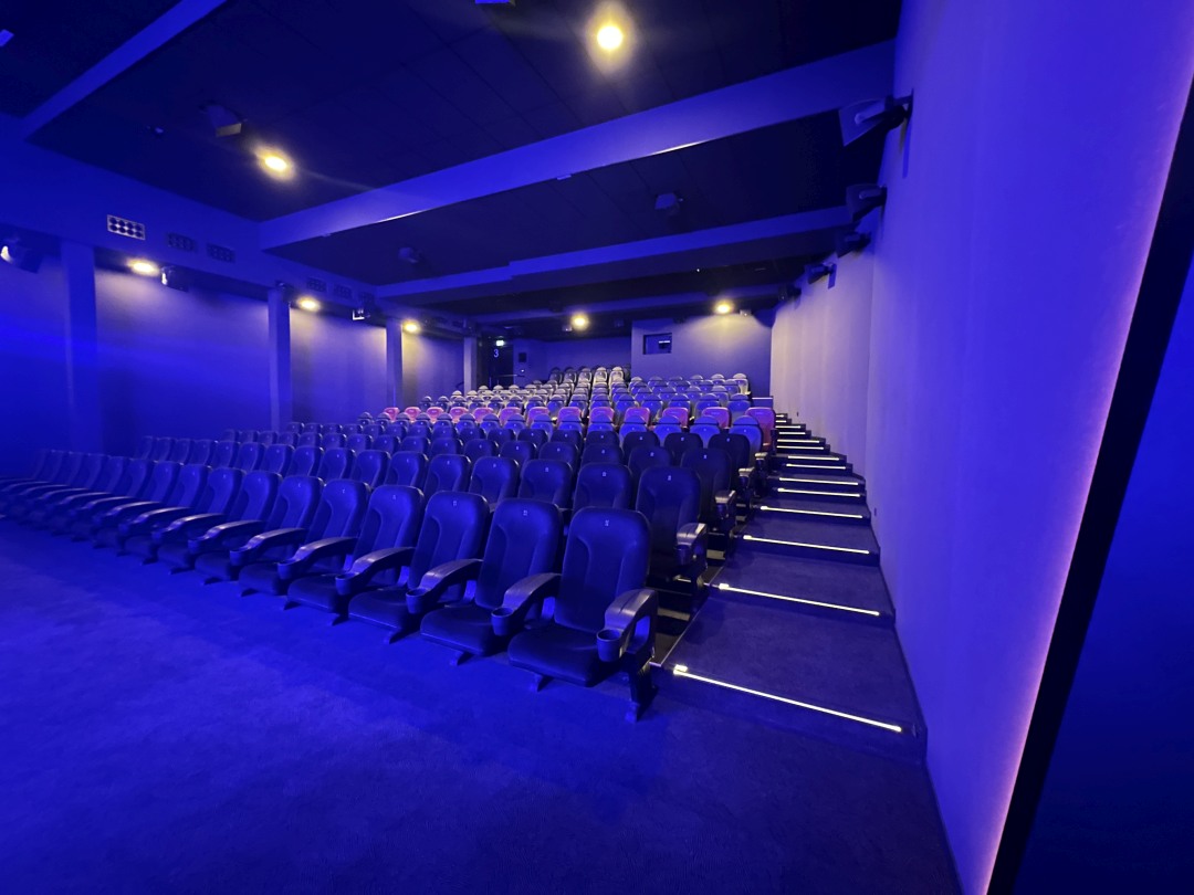 Cineplex Koeln Kino 3 vorne
