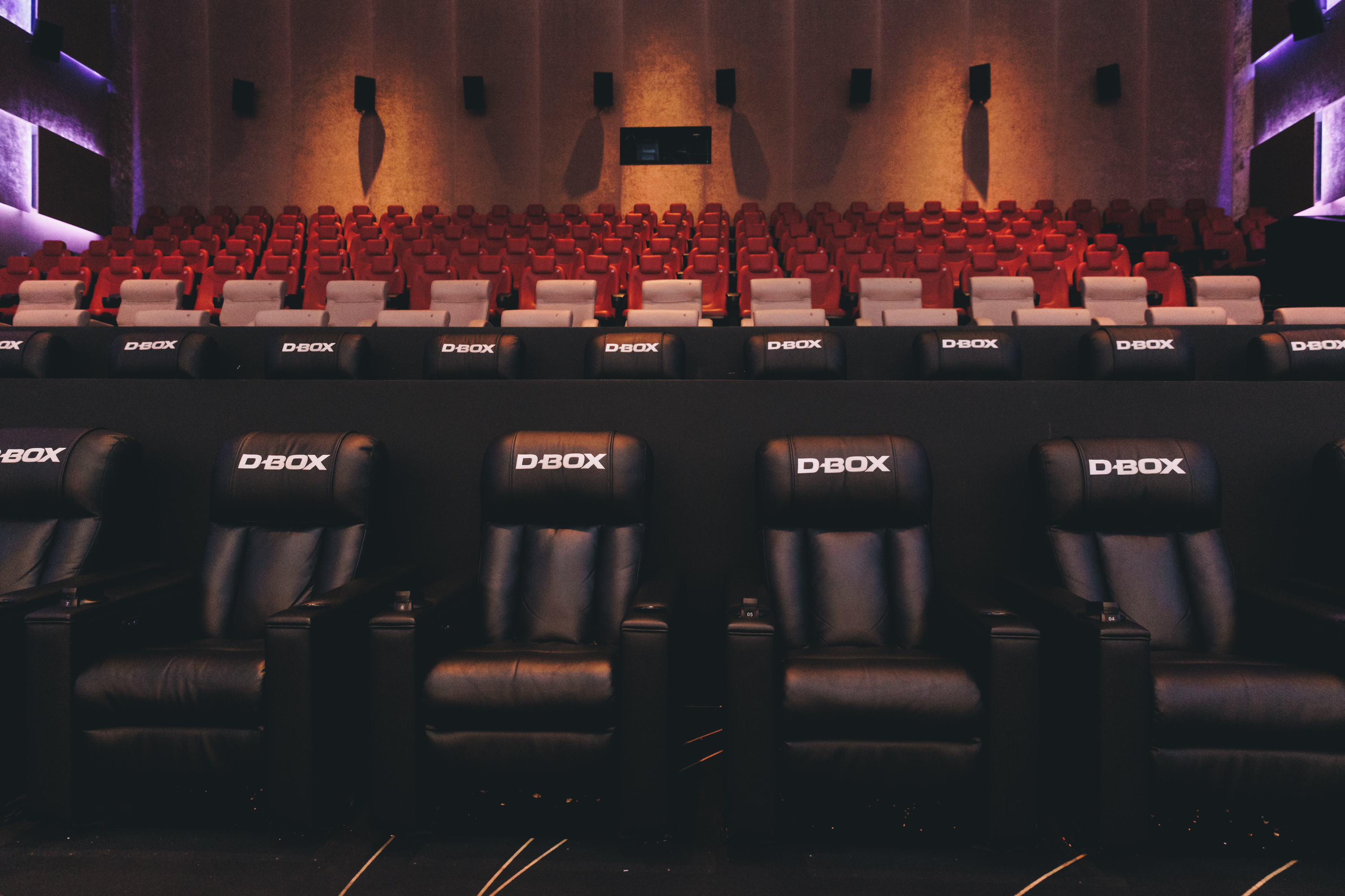 Kinosaal Ansicht D-Box Stühle