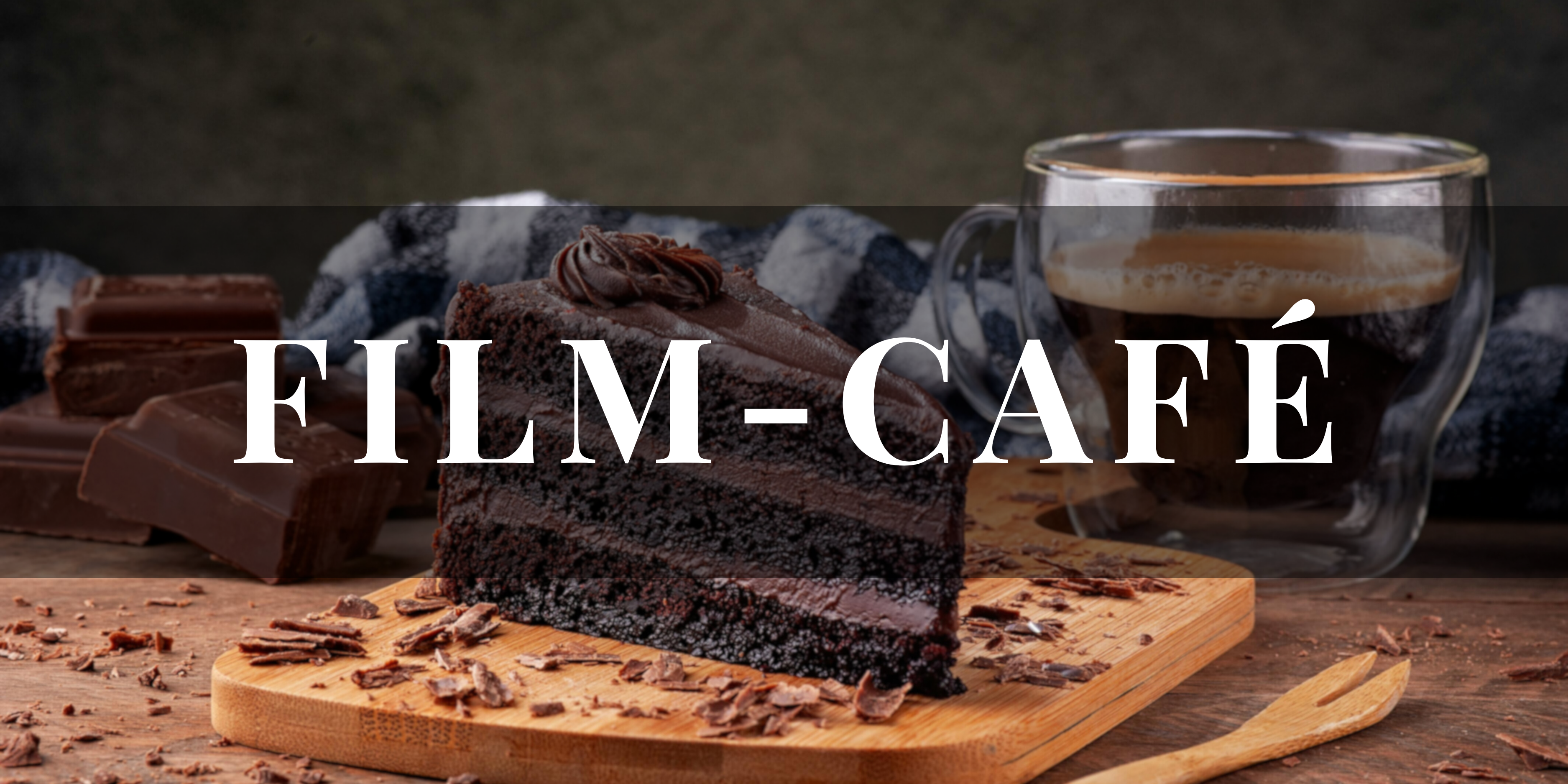 Ein Foto, auf dem Kaffee und Kuchen abgelichtet sind, um unsere Eventkategorie Film-Cafe zu bewerben