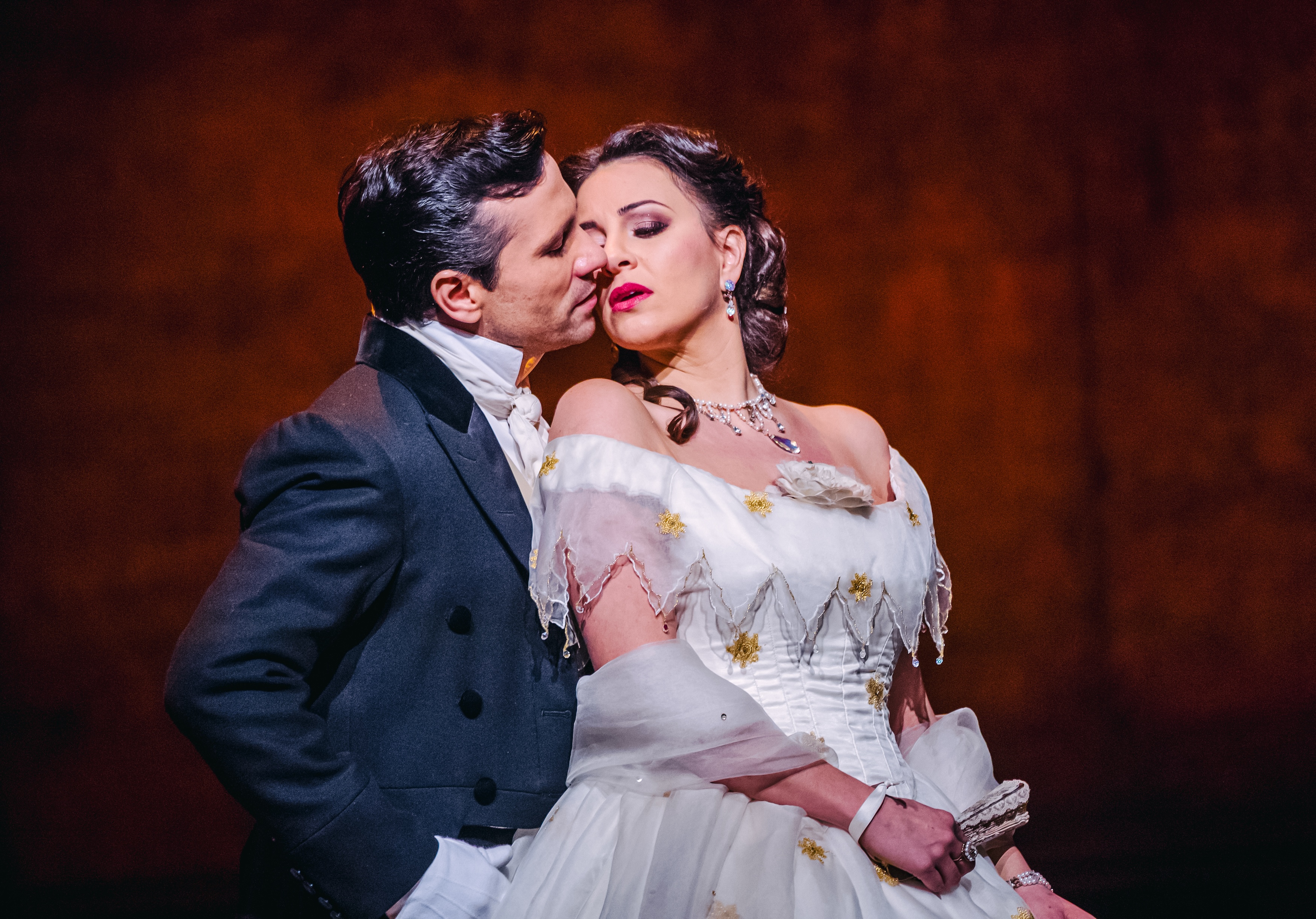 Szenenbild zu RBO 2025/26: La Traviata (Royal Opera)(Live)