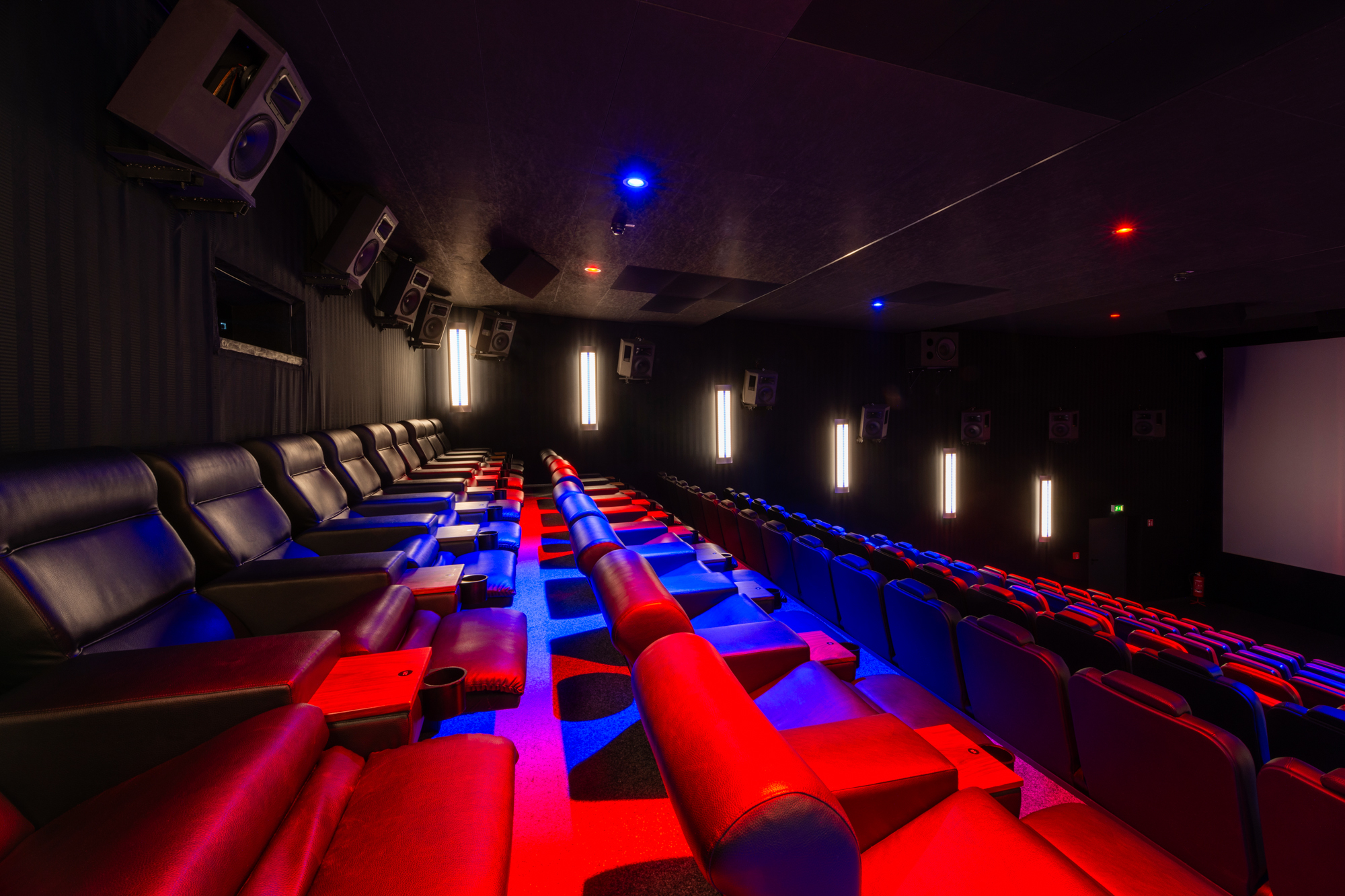 Aichach_Saal_05_side