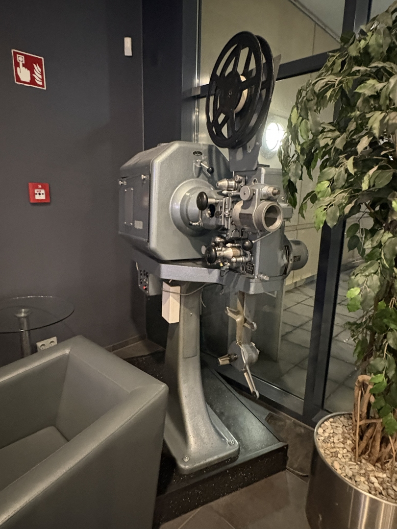 Kinopolis Leverkusen Foyer Projektor