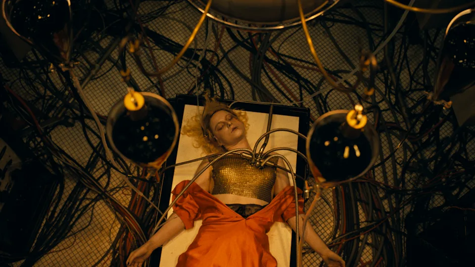 Szenenbild zu The Bride!