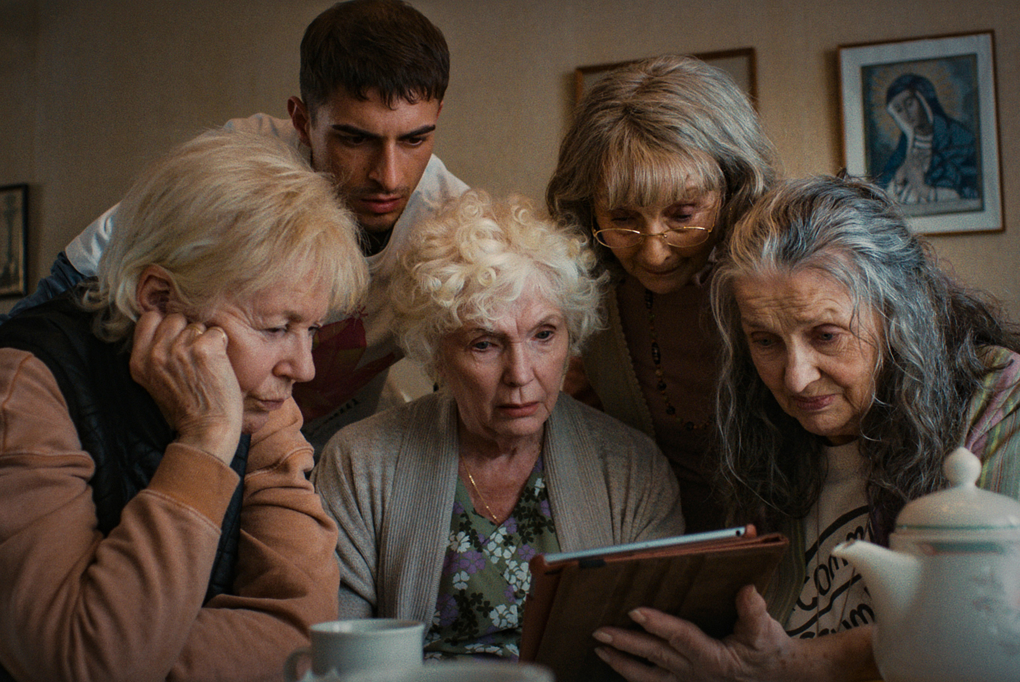 Szenenbild zu Vier Mütter für Edward