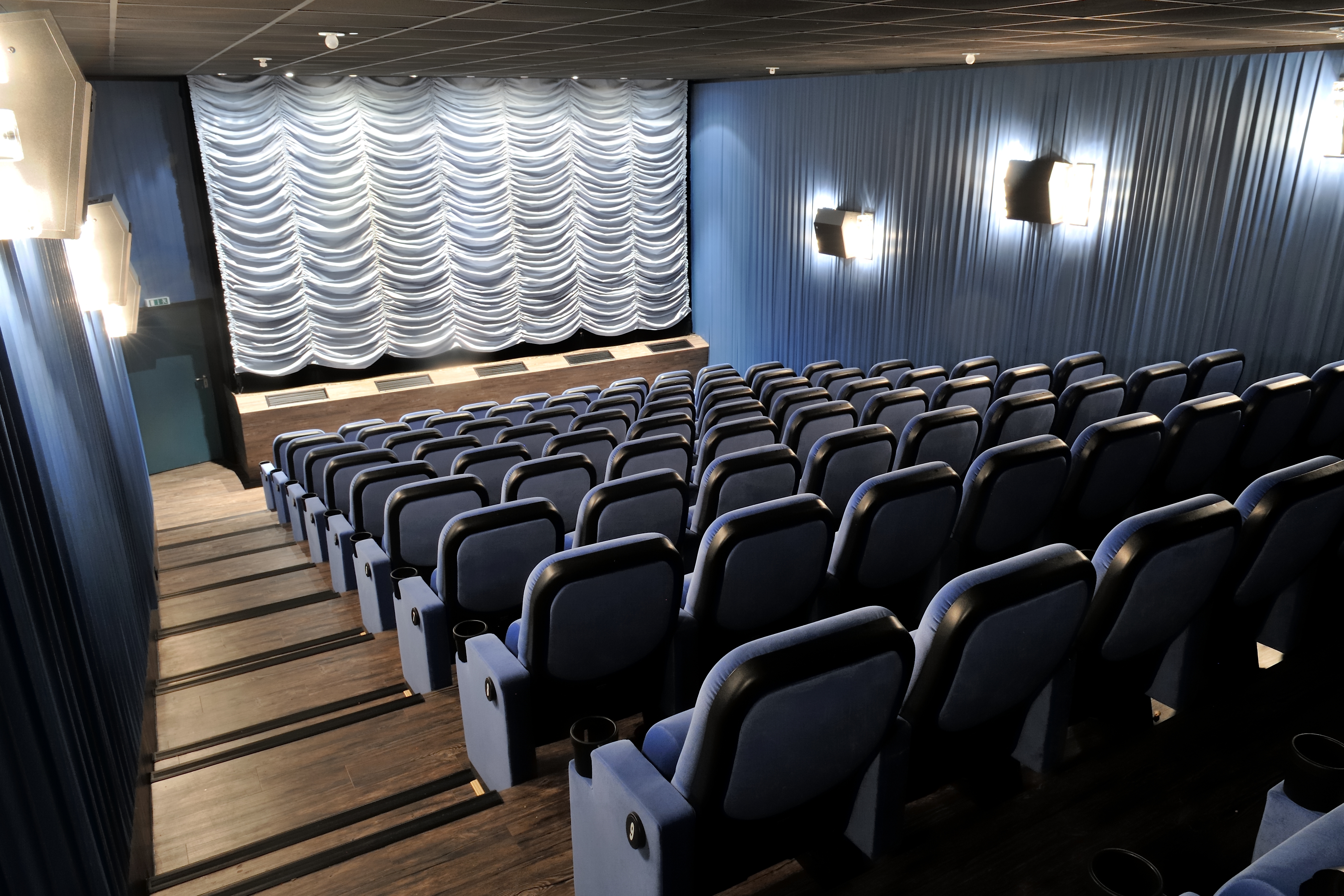 Der Saal 5 im Eden Palast - Saalansicht von hinten