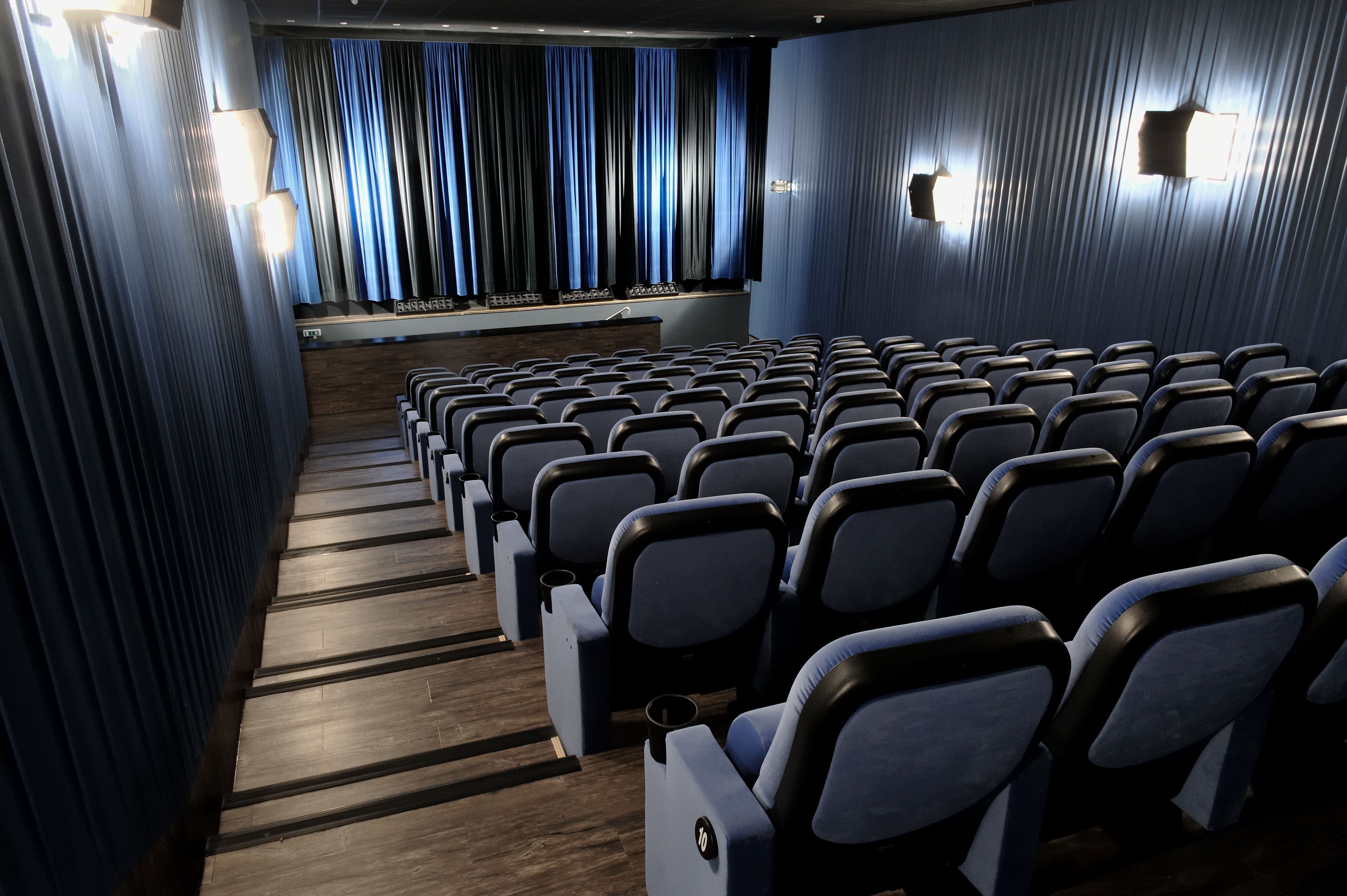 Das Eden 4 - Saalansicht von hinten