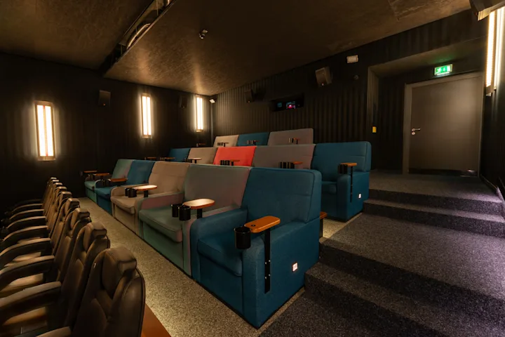 Aichach_Saal_01_front