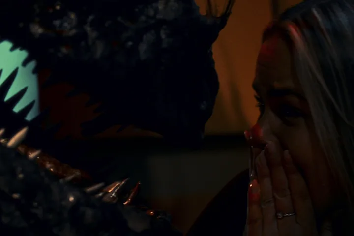 Szenenbild zu Monster on a Plane