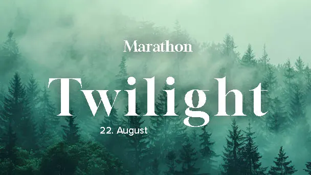 Hier sieht man einen wald und das den Schriftzug zum Twilight Marathon
