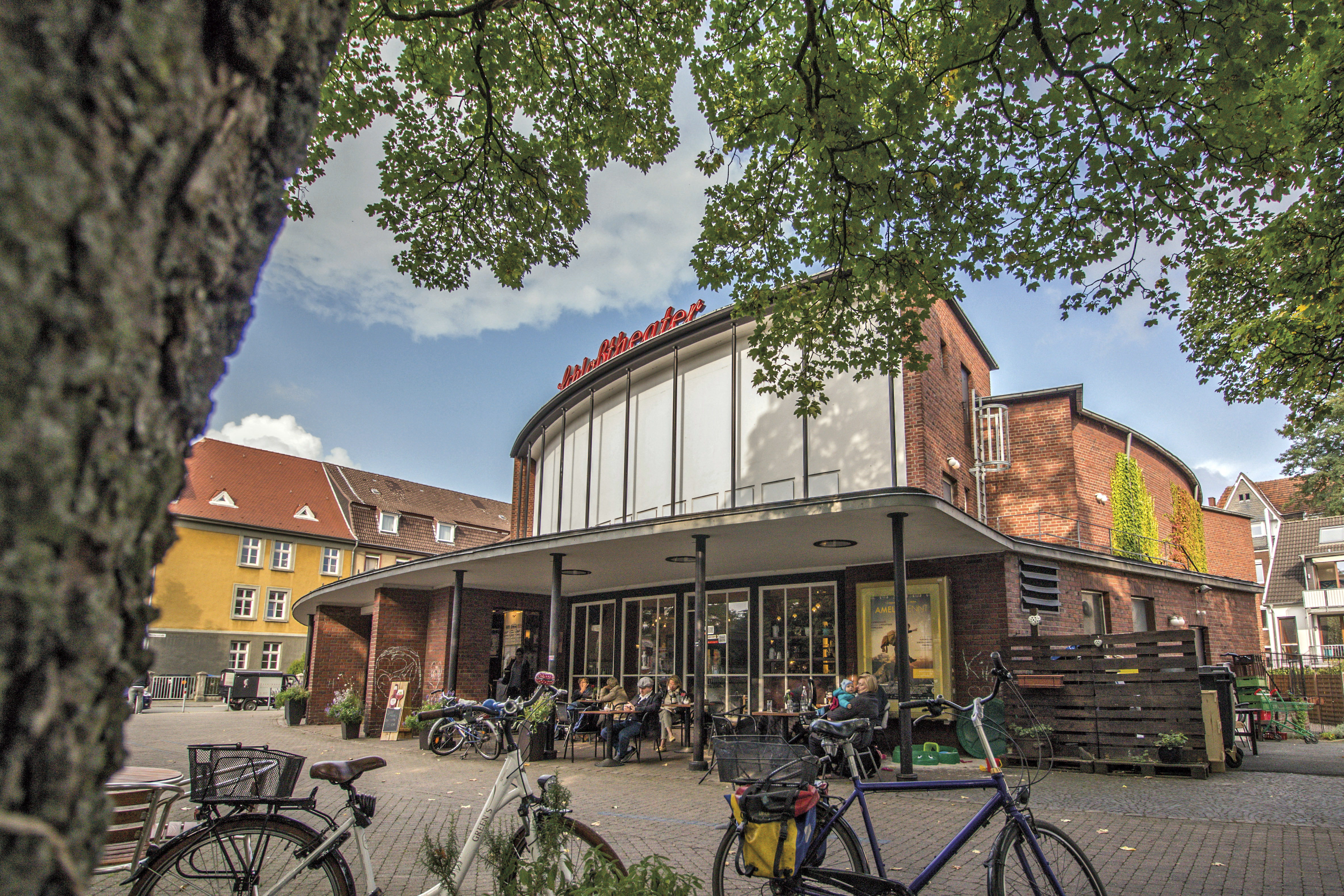 Schloßtheater Außenansicht bei Tag