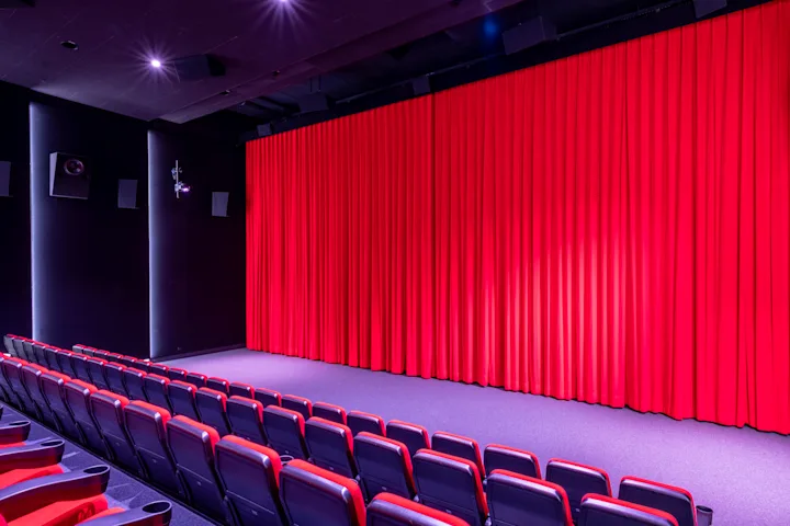 Meitingen_Saal_4_side_back1_HDR